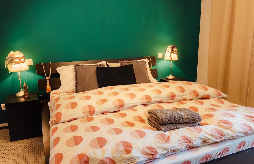 Comfy Apartment With Private Parking And Netflix-1